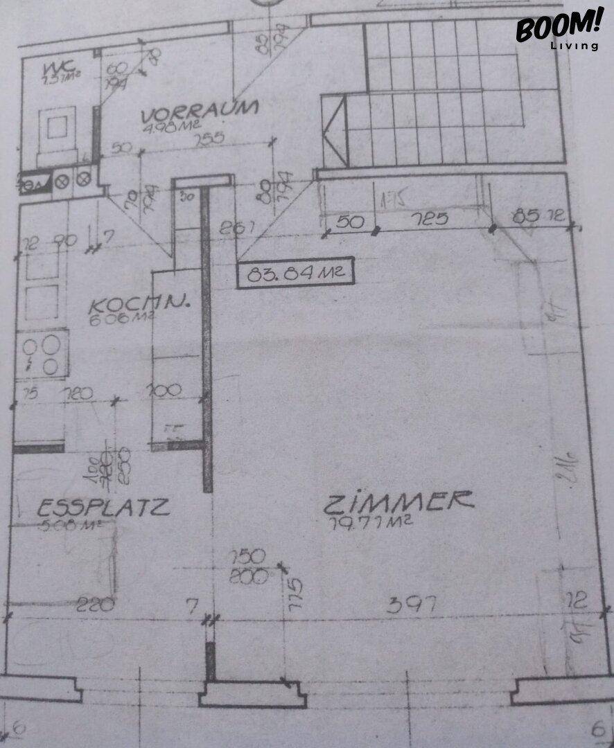 Handgezeichneter Grundriss mit WC, Vorraum, Küche, Essplatz und einem Zimmer.