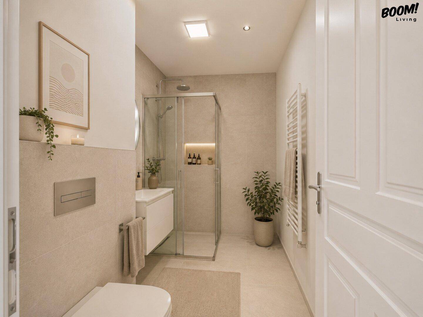 Modernes Badezimmer mit begehbarer Dusche, Wand-WC und beheiztem Handtuchhalter in hellen Fliesen.