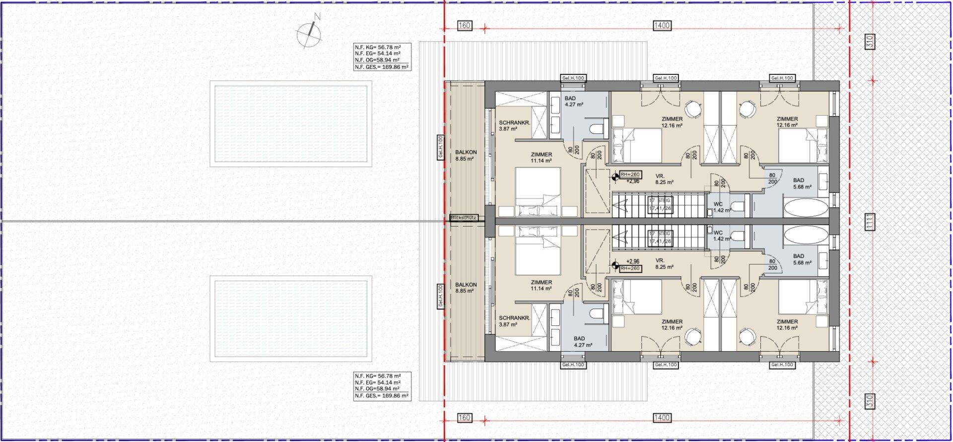 Grundriss des Obergeschosses mit Schlafzimmern, Bädern, Balkonzugang und verschiedenen Sanitäreinrichtungen.