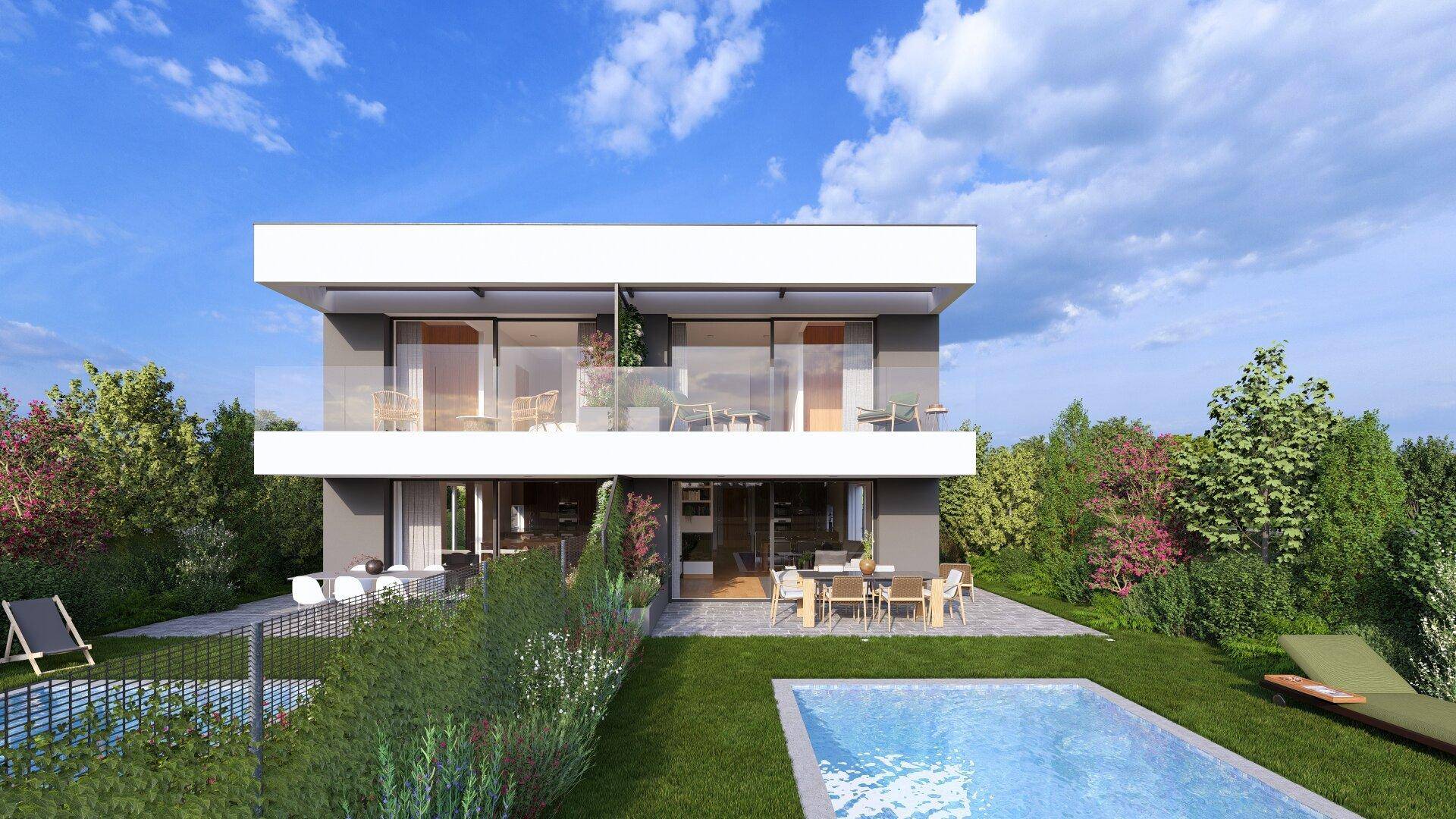 Rückansicht der modernen Doppelhaushälfte mit Garten, Pool und sonniger Terrasse.