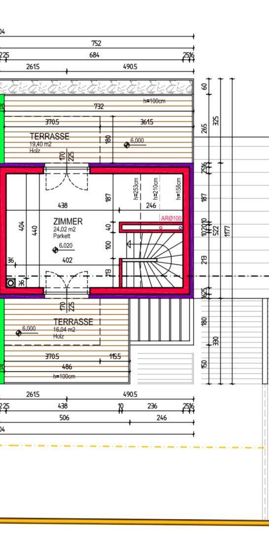 Grundriss des Dachgeschosses mit einem Zimmer und zwei Terrassen.