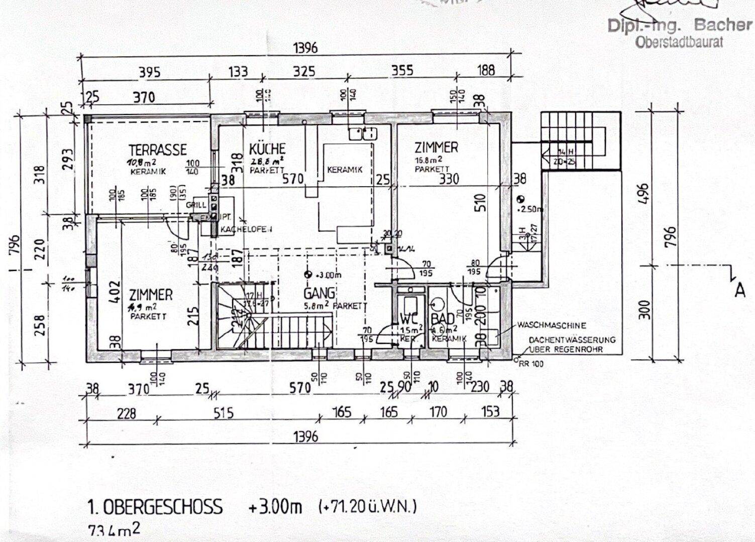 Grundriss des ersten Obergeschosses mit Küche, Zimmern und Terrasse.
