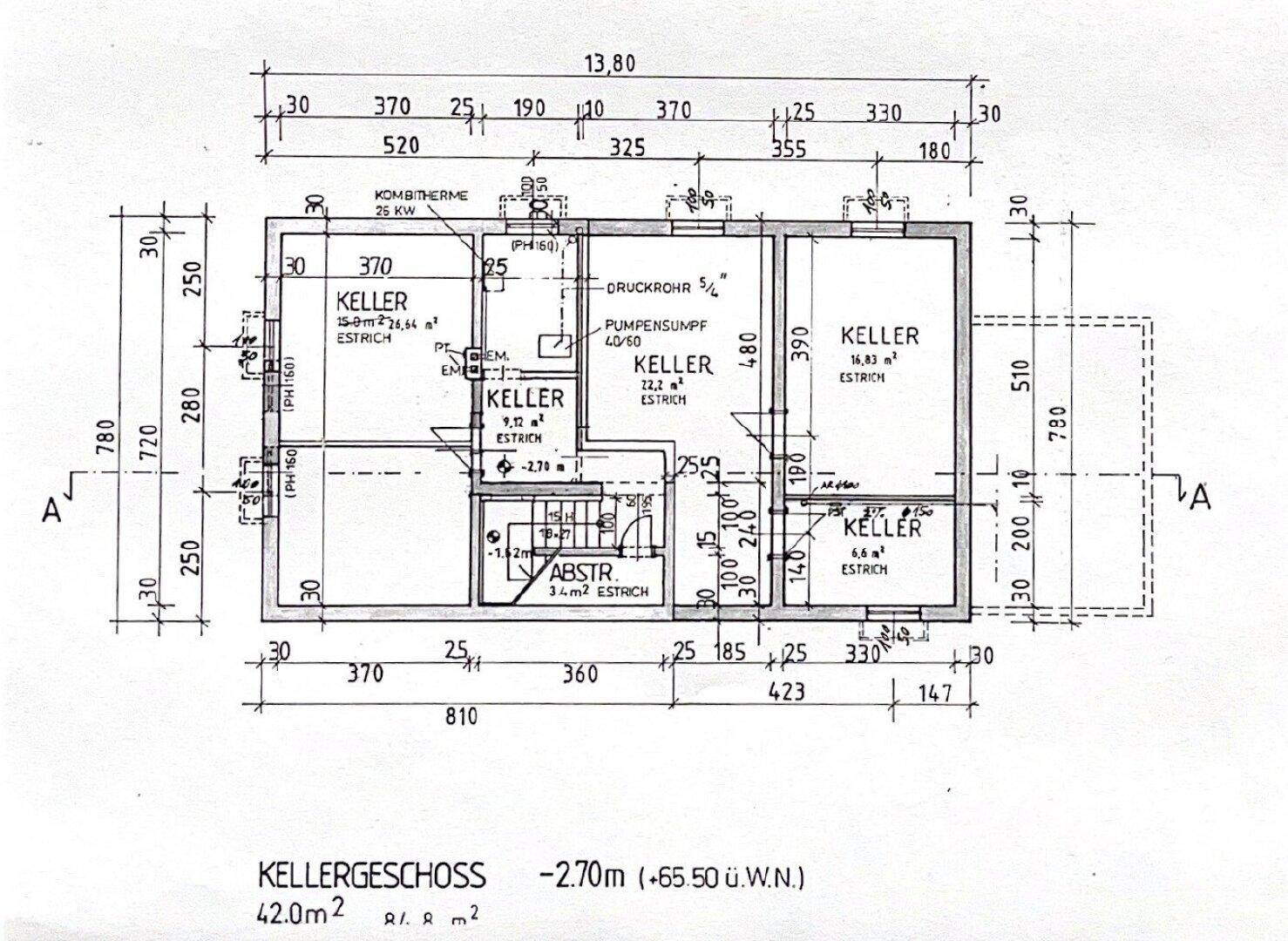 Grundriss des Kellergeschosses mit mehreren Kellerräumen und Technikbereich.