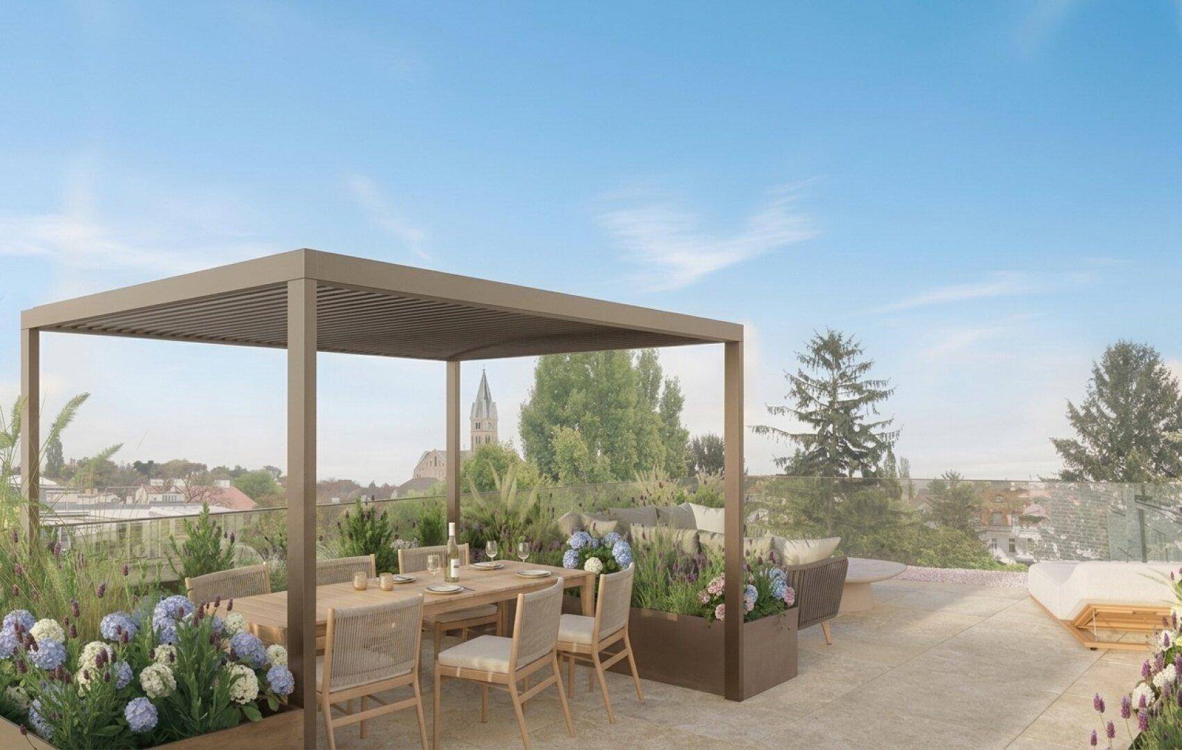 Große Dachterrasse mit Essbereich, Pergola und weitem Blick über die Stadt.