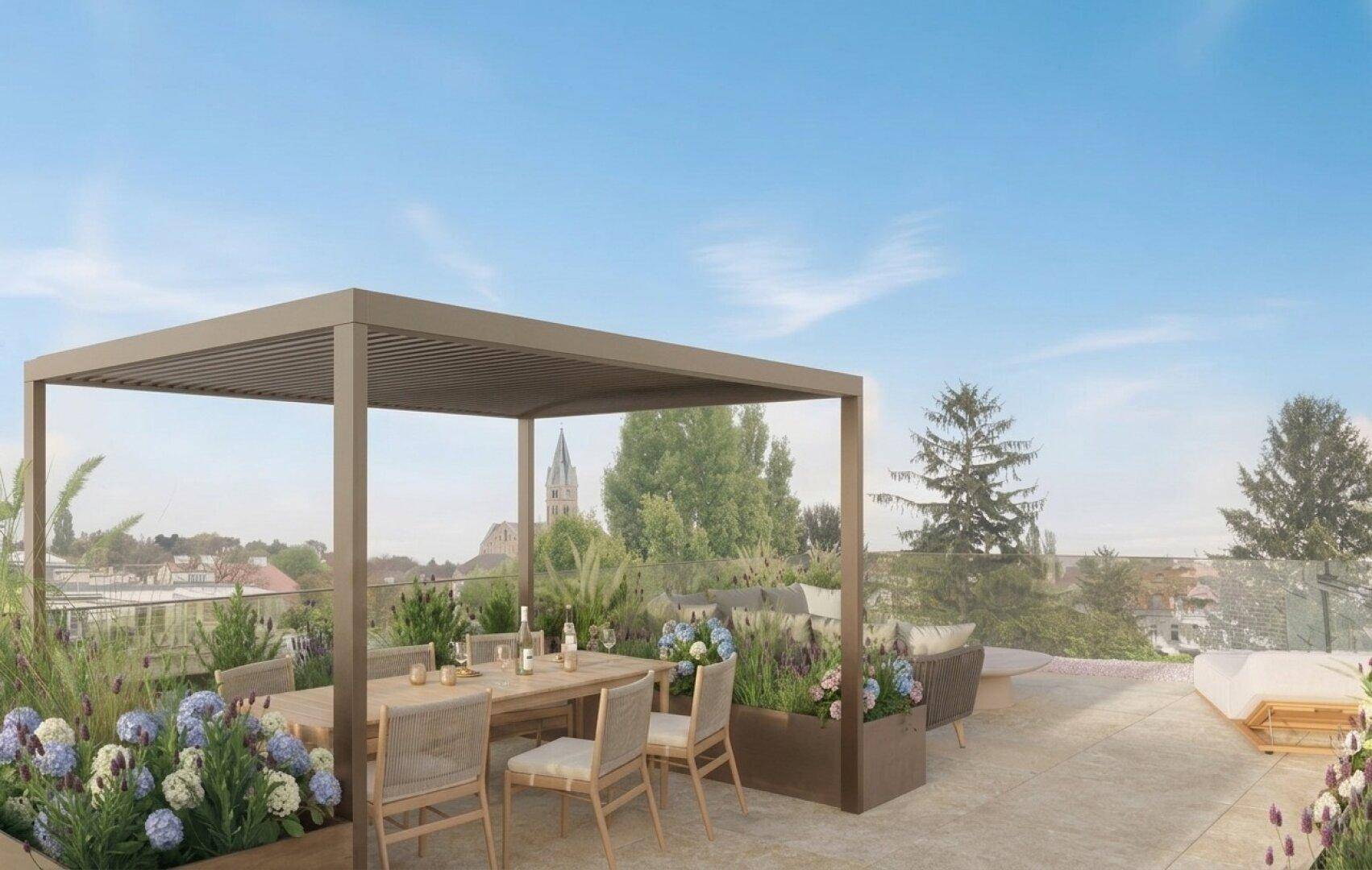 Weitläufige Dachterrasse mit Pergola, Essbereich und Lounge-Möbeln, bietet einen weiten Ausblick.