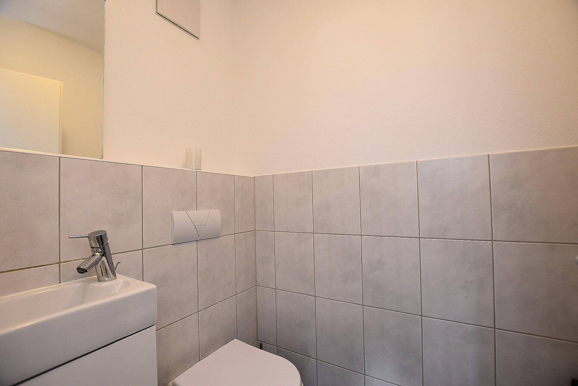 separates WC