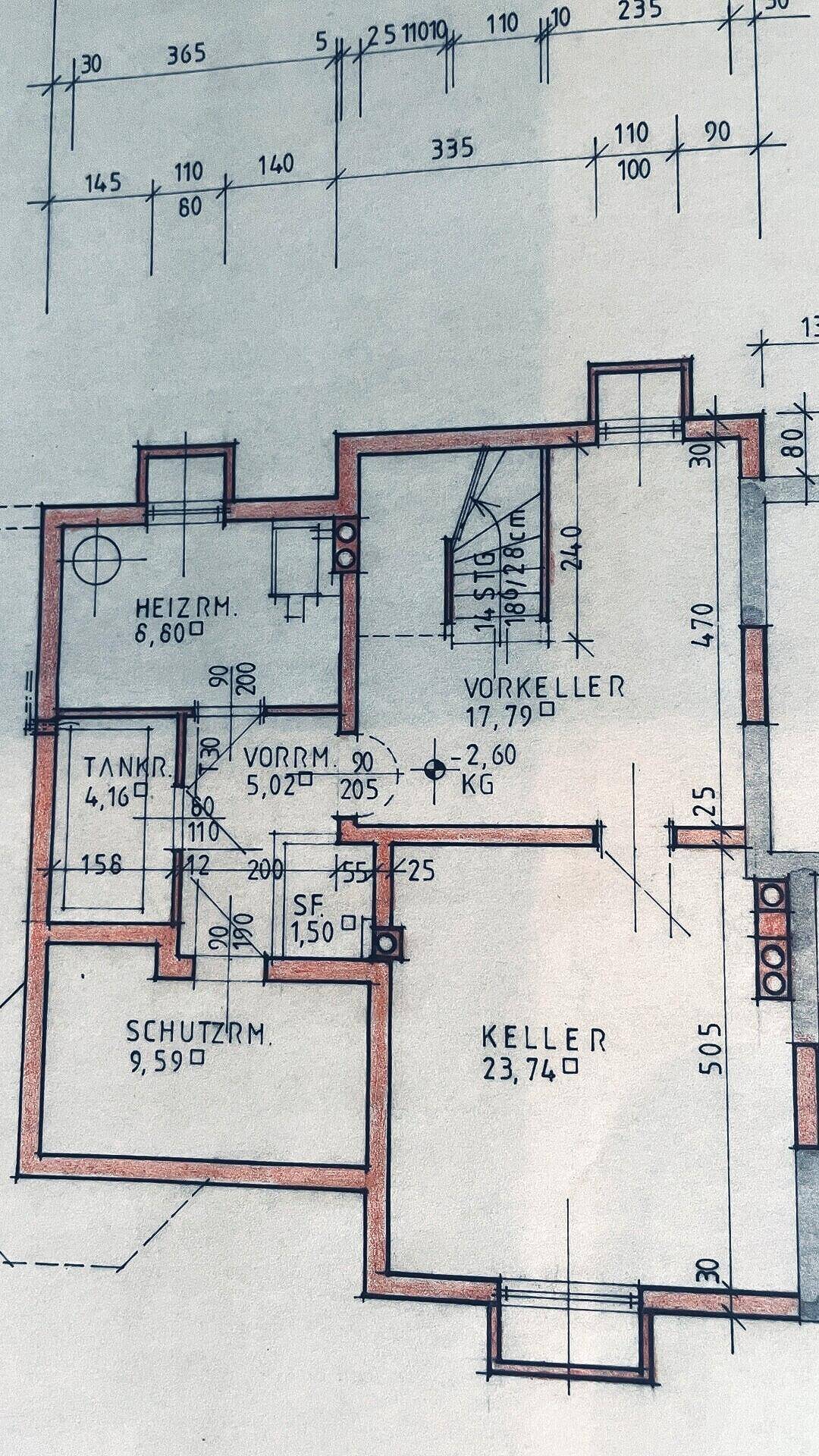 Grundriss des Kellergeschosses mit Heizraum, Tankraum und Schutzraum.