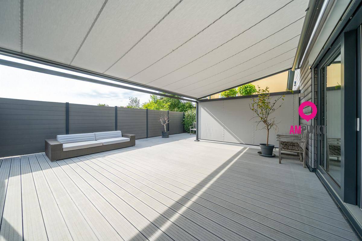 Terrasse mit Pergola