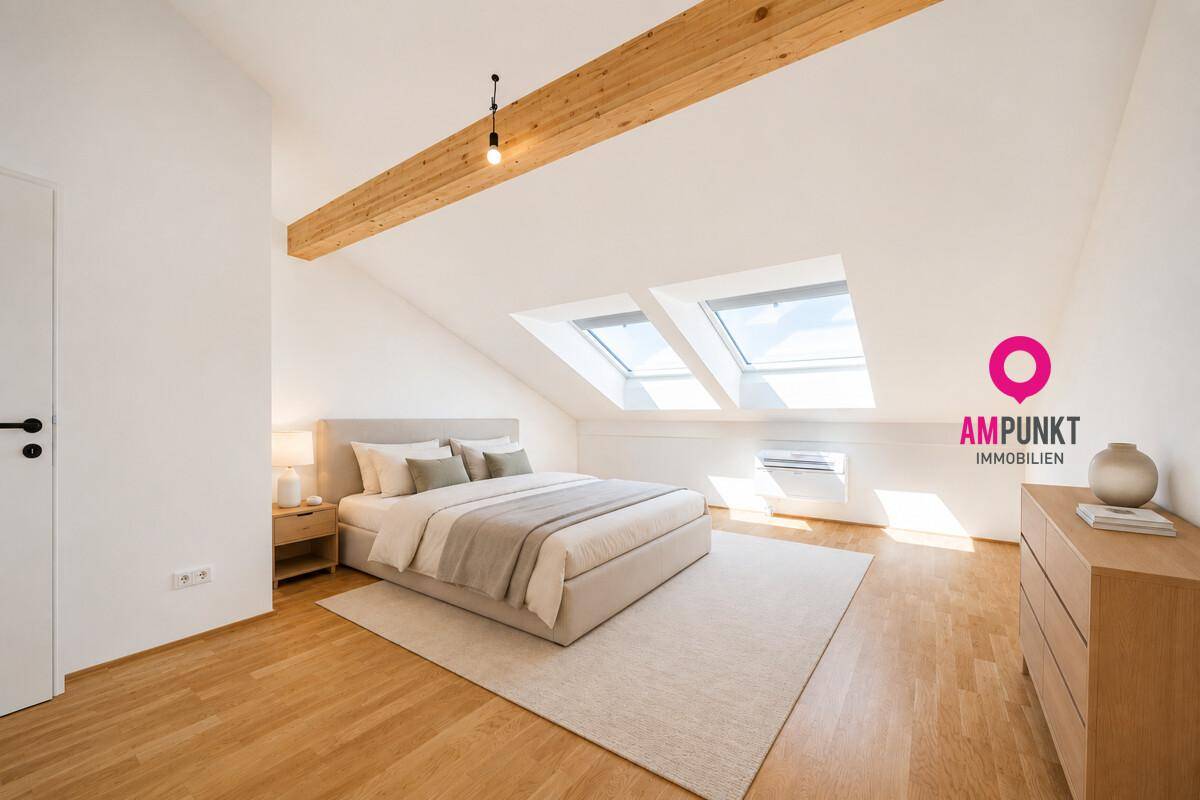 Gemütliches Schlafzimmer im Dachgeschoss mit Holzbalken, Dachfenstern und Holzboden.