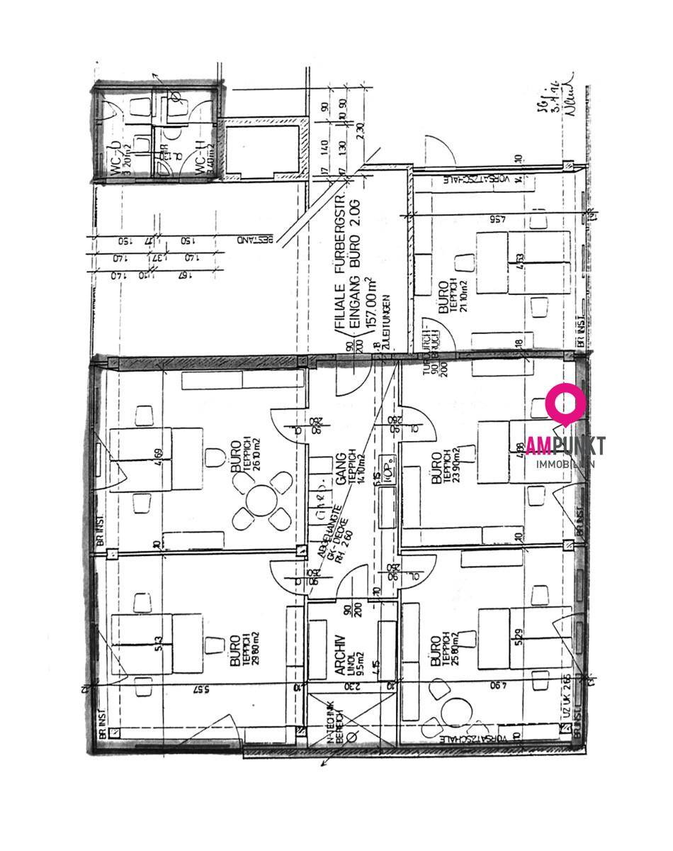 Detaillierter Grundriss einer Büroetage mit mehreren Büros, Archiv und Sanitärbereichen.