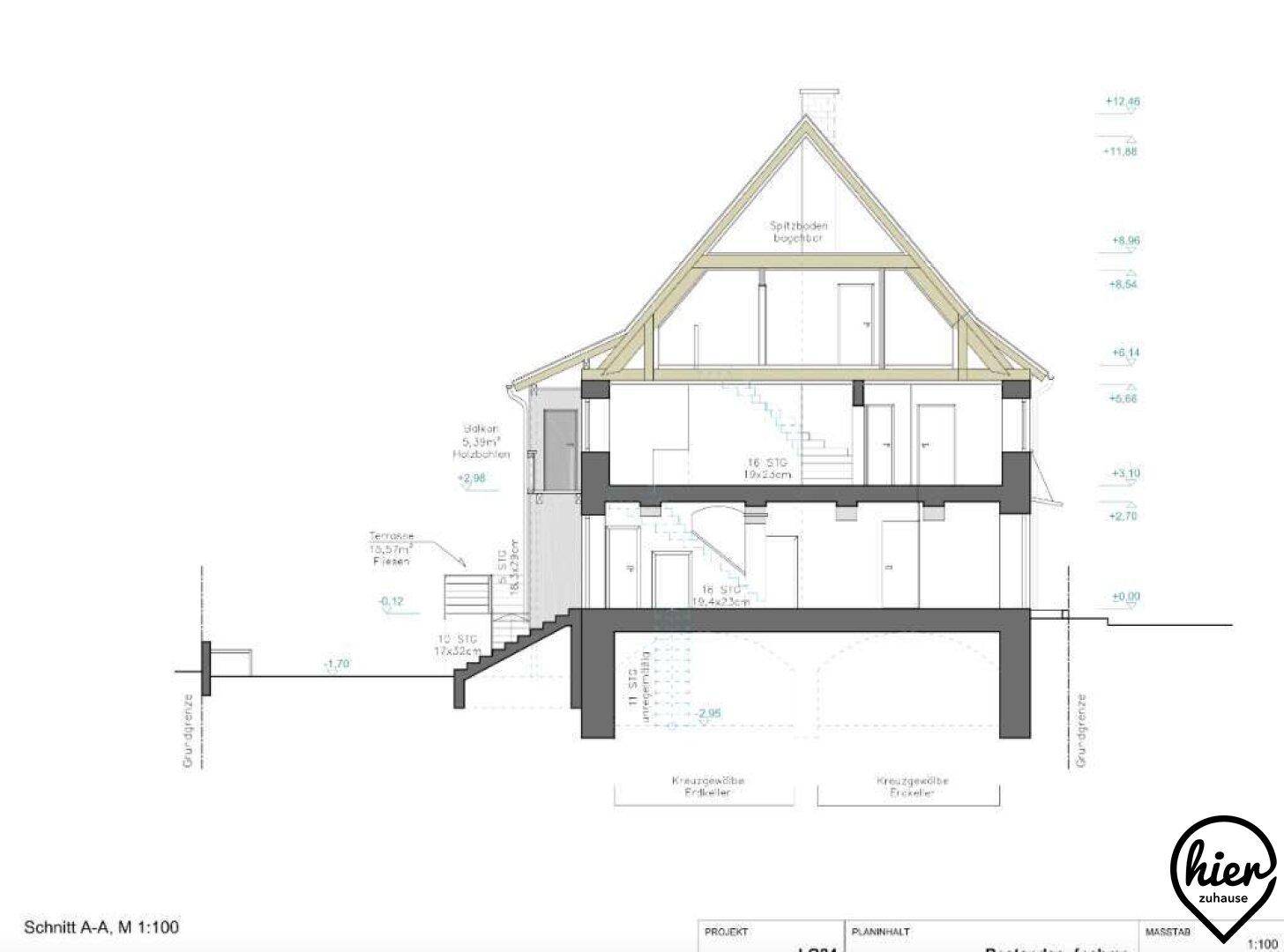 Architektonischer Schnitt durch das Gebäude zeigt die Geschosse und Dachkonstruktion mit Treppen.