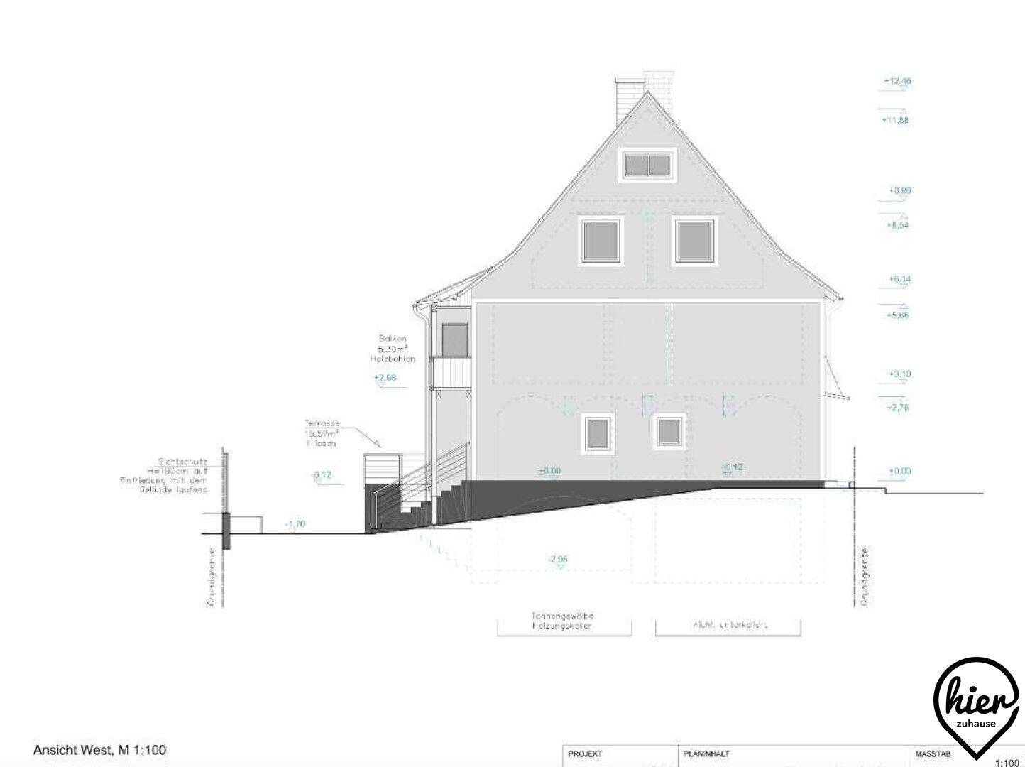 Architektonische Ansicht der Westfassade des Gebäudes mit Giebeldach und Außentreppe.