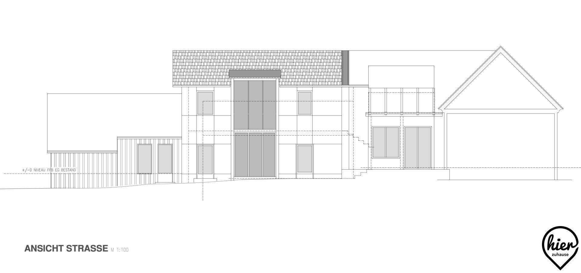 Architektonische Seitenansicht des Gebäudes von der Straßenseite, mit Balkonen und großen Fenstern.