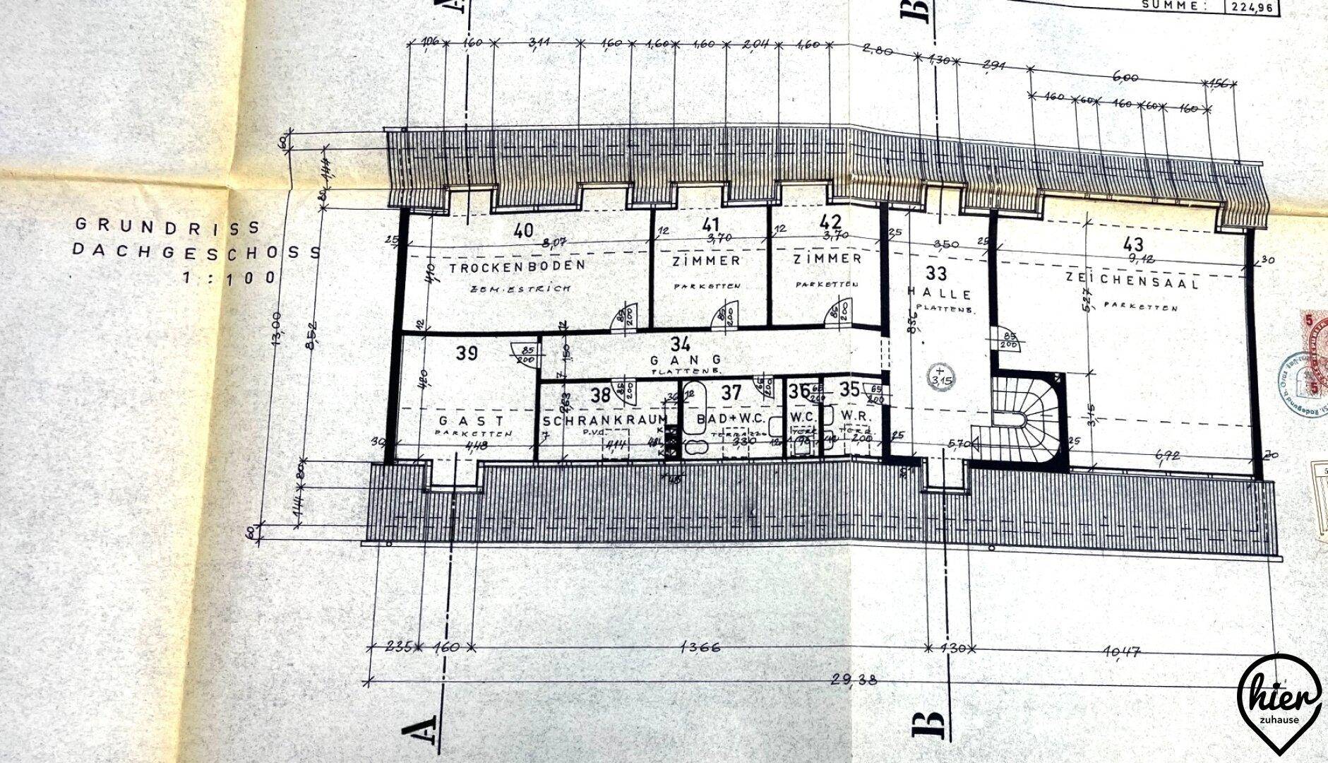 Grundriss des Dachgeschosses mit Zimmern, Bad und Abstellflächen.