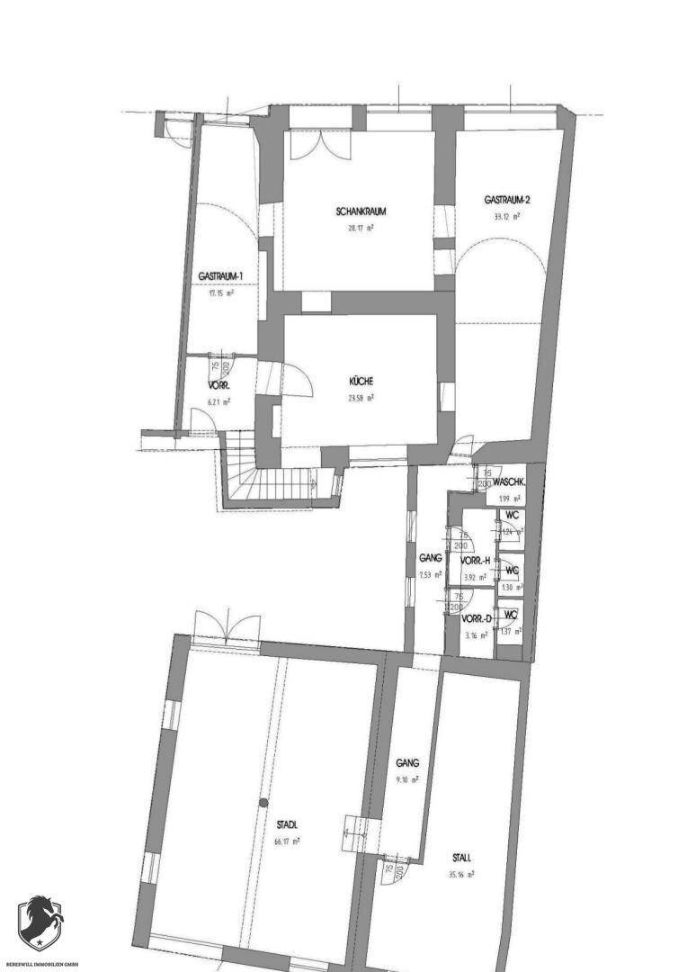 Grundriss des Erdgeschosses mit Küche, Gasträumen und Abstellflächen.