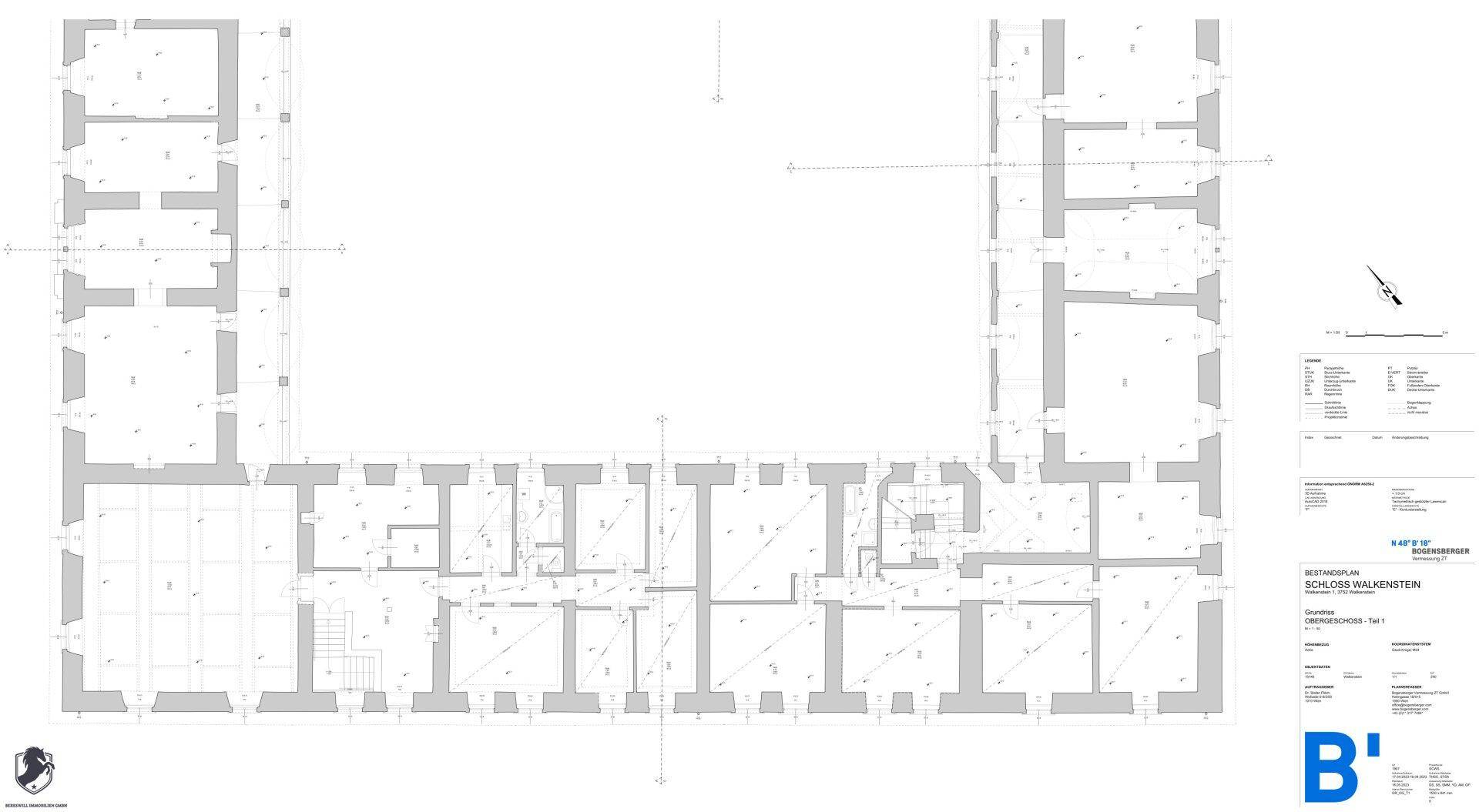 Grundriss eines Obergeschosses des Schlosses mit zahlreichen Räumen und Treppenhäusern.
