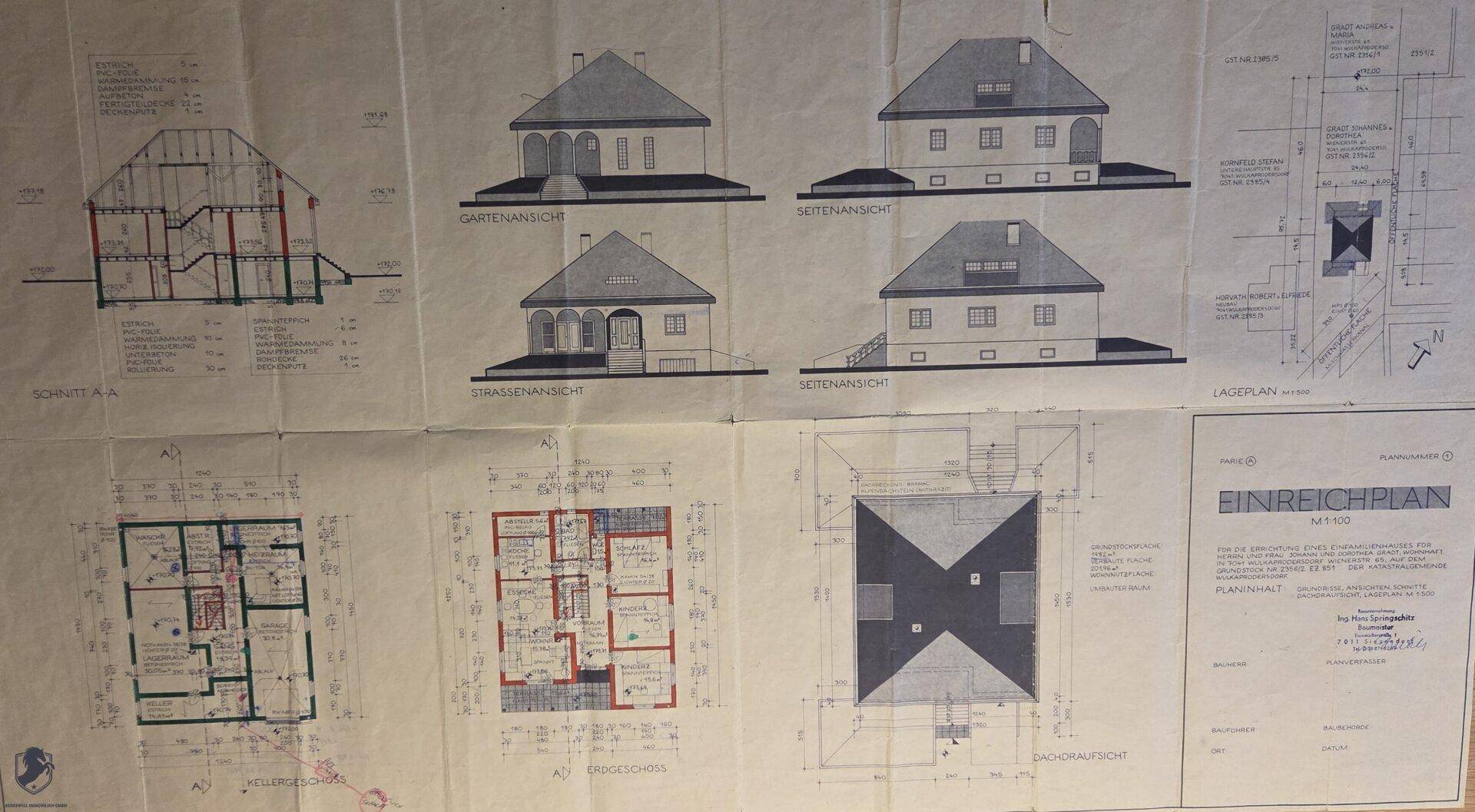 Übersicht mehrerer architektonischer Zeichnungen, inklusive Grundrisse und Ansichten des Gebäudes.
