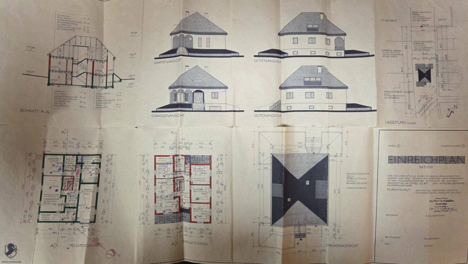 Detaillierte architektonische Pläne mit Grundrissen, Schnitten und Dachaufsicht des Hauses.