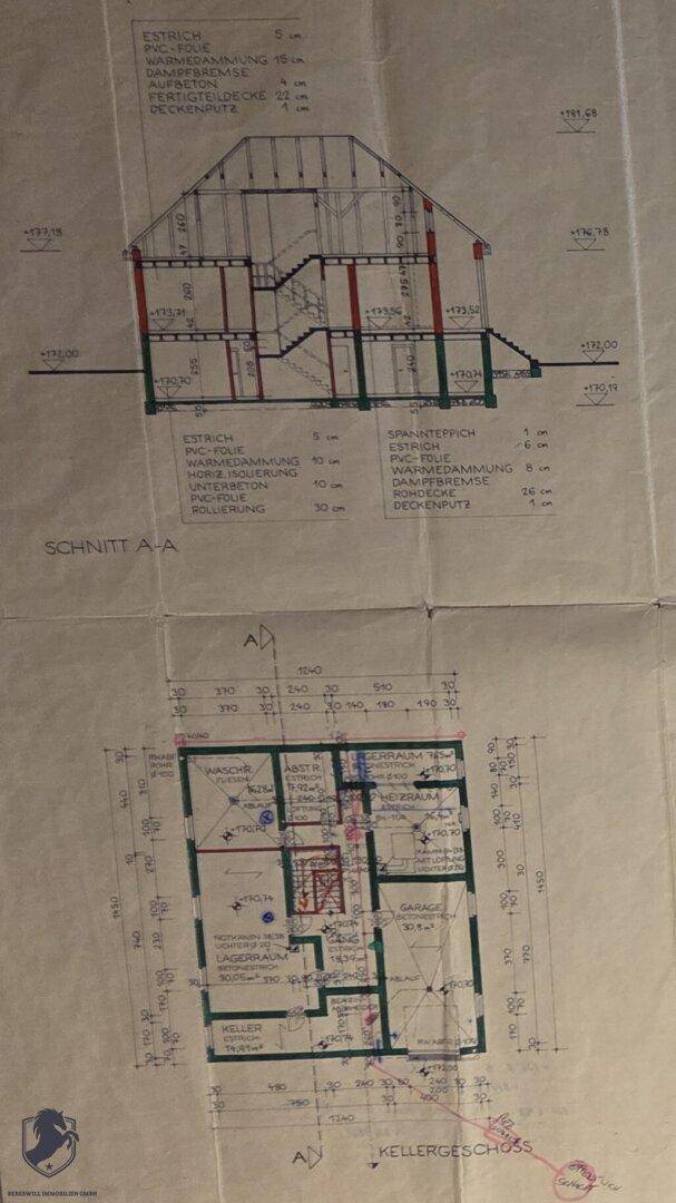 Schnittansicht des Hauses und Grundriss des Kellergeschosses mit Lagerräumen und Garage.
