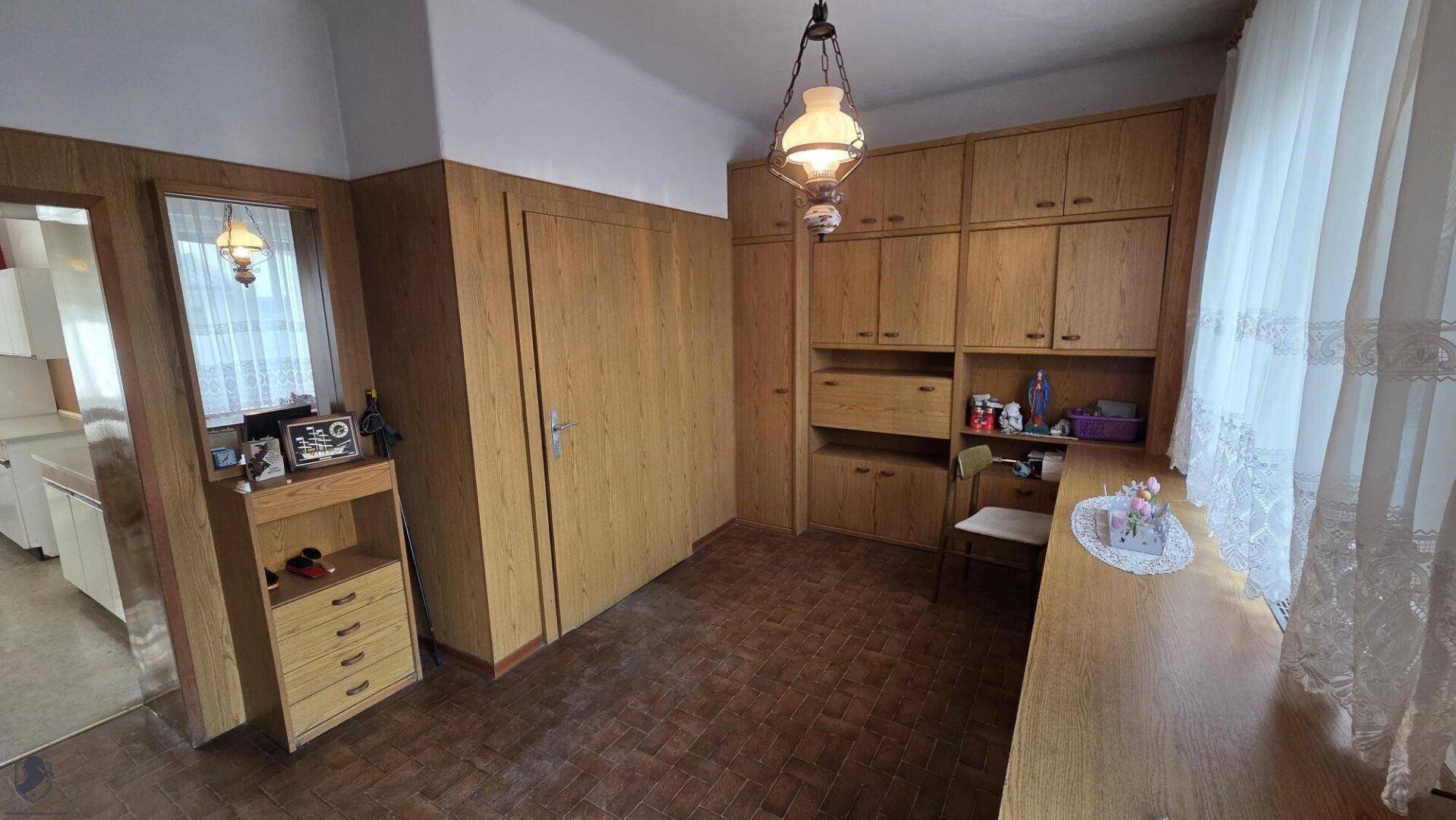 +++JETZT ZUGREIFEN : EIN MEHRFAMILIENHAUS mit - 3 EINGÄNGE -zum Sanieren und Renovieren. !!! € 262.000,-- VB +++mit Garten und in guter Lage zu verkaufen +++ – pohled 5
