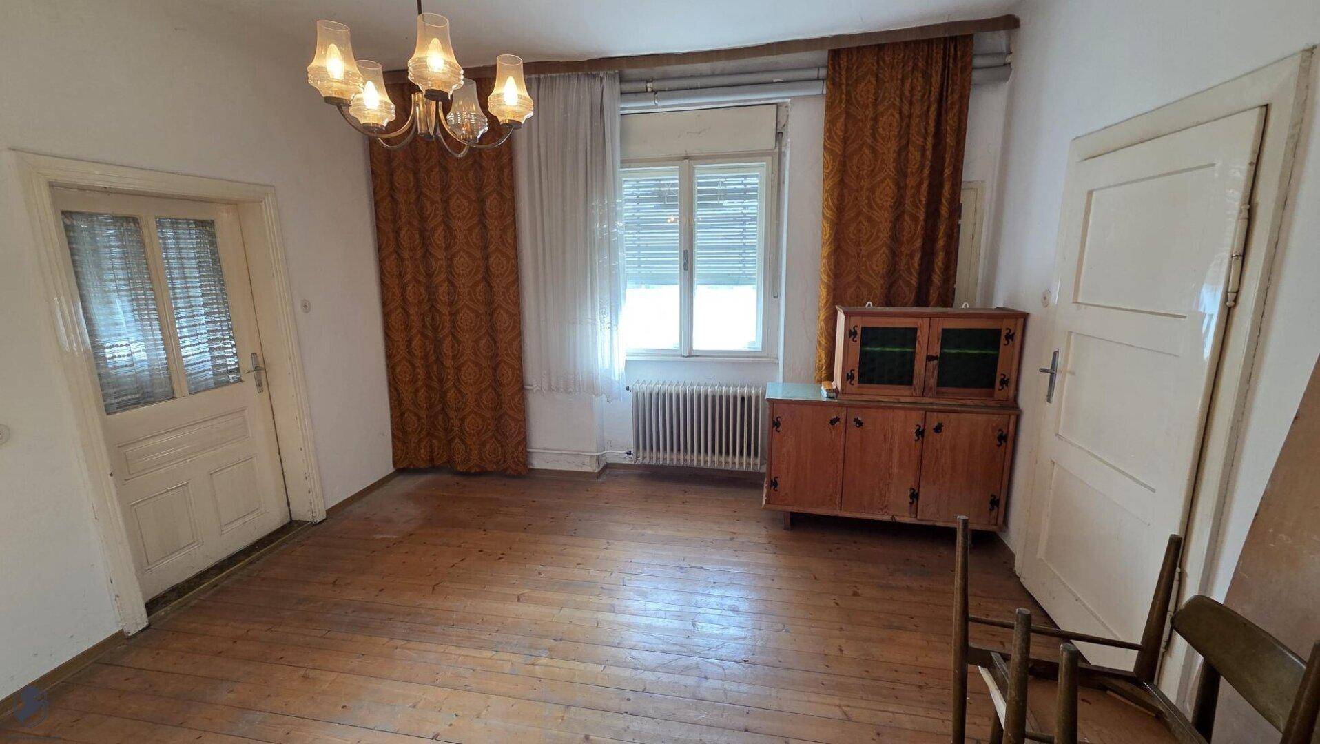 +++JETZT ZUGREIFEN : EIN MEHRFAMILIENHAUS mit - 3 EINGÄNGE -zum Sanieren und Renovieren. !!! € 262.000,-- VB +++mit Garten und in guter Lage zu verkaufen +++ – další