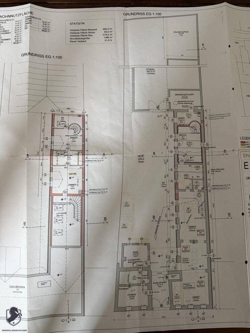 Übersichtlicher Grundriss des Erd- und Obergeschosses mit detaillierten Raumaufteilungen und Flächenangaben.