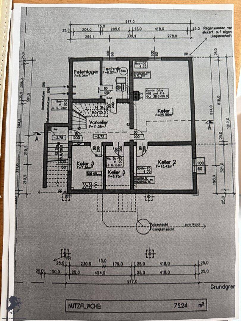 Grundriss des Kellergeschosses mit mehreren Abstellräumen und Technikbereich.