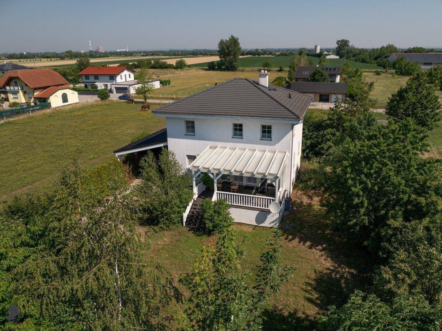 Exklusives Niedrigenergie-Einfamilienhaus mit Vollkeller auf 1.008 m² Grundstück in ruhiger Bestlage von Pixendorf - Ansicht 2