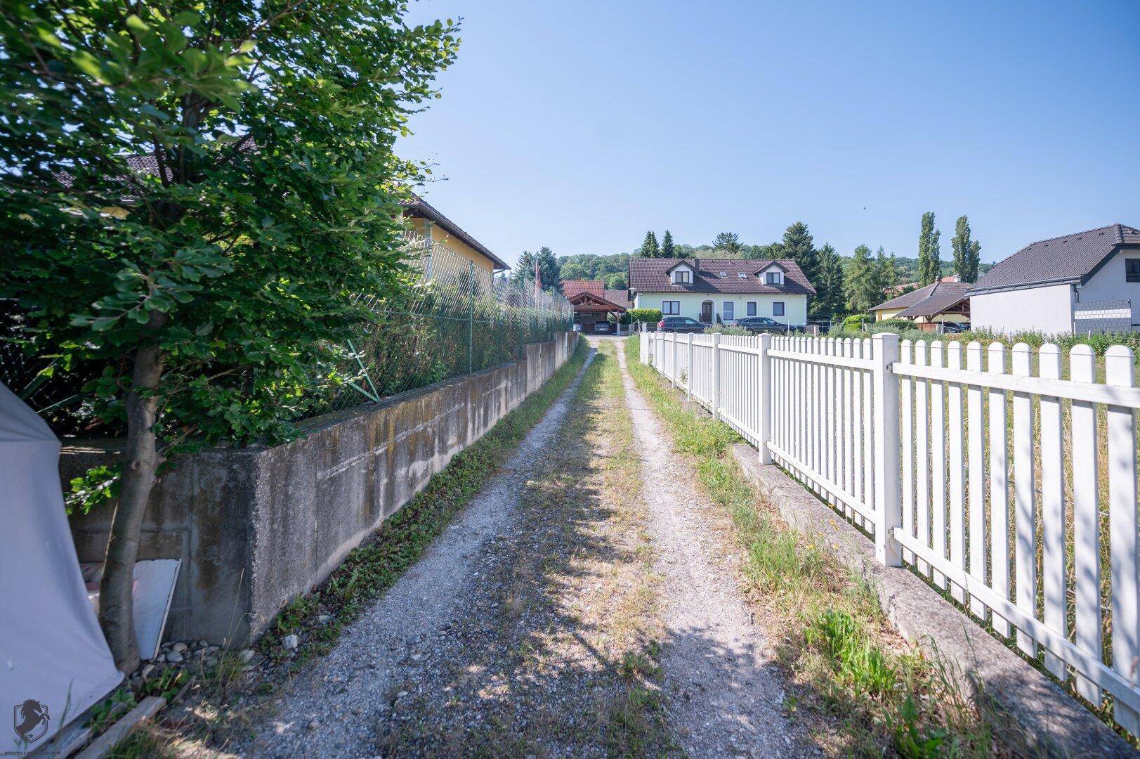 Exklusives Niedrigenergie-Einfamilienhaus mit Vollkeller auf 1.008 m² Grundstück in ruhiger Bestlage von Pixendorf - Ansicht 4