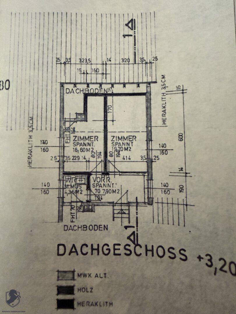 Handgezeichneter Grundriss des Dachgeschosses mit zwei Zimmern und Dachschrägen.