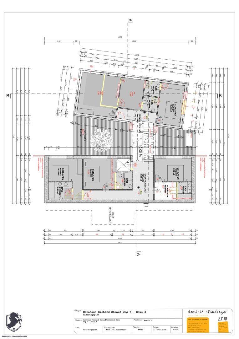 Grundriss mit mehreren Schlafzimmern, Bädern und einer großen Terrasse.