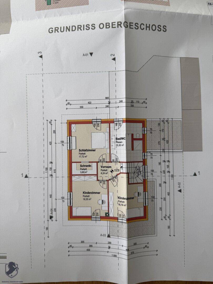 Detaillierter Grundriss des Obergeschosses mit Schlafzimmern und Badezimmer.