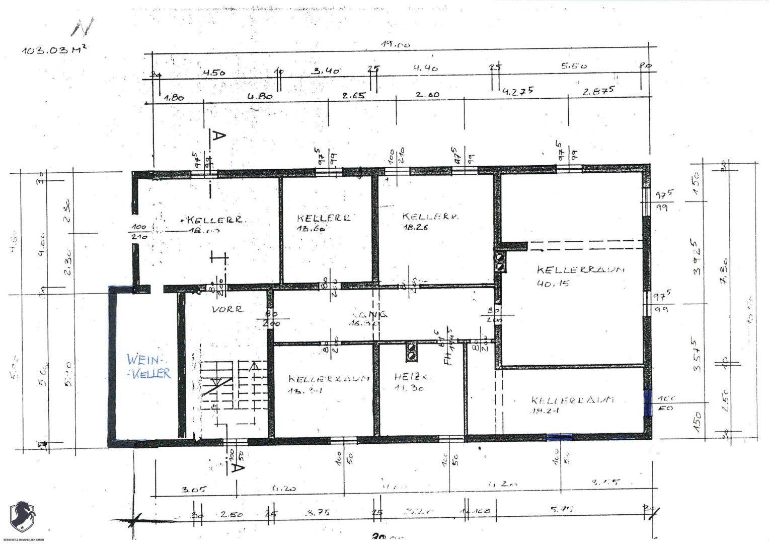 Grundriss des Kellergeschosses mit mehreren Kellerräumen, einem Heizraum und einem Weinkeller.