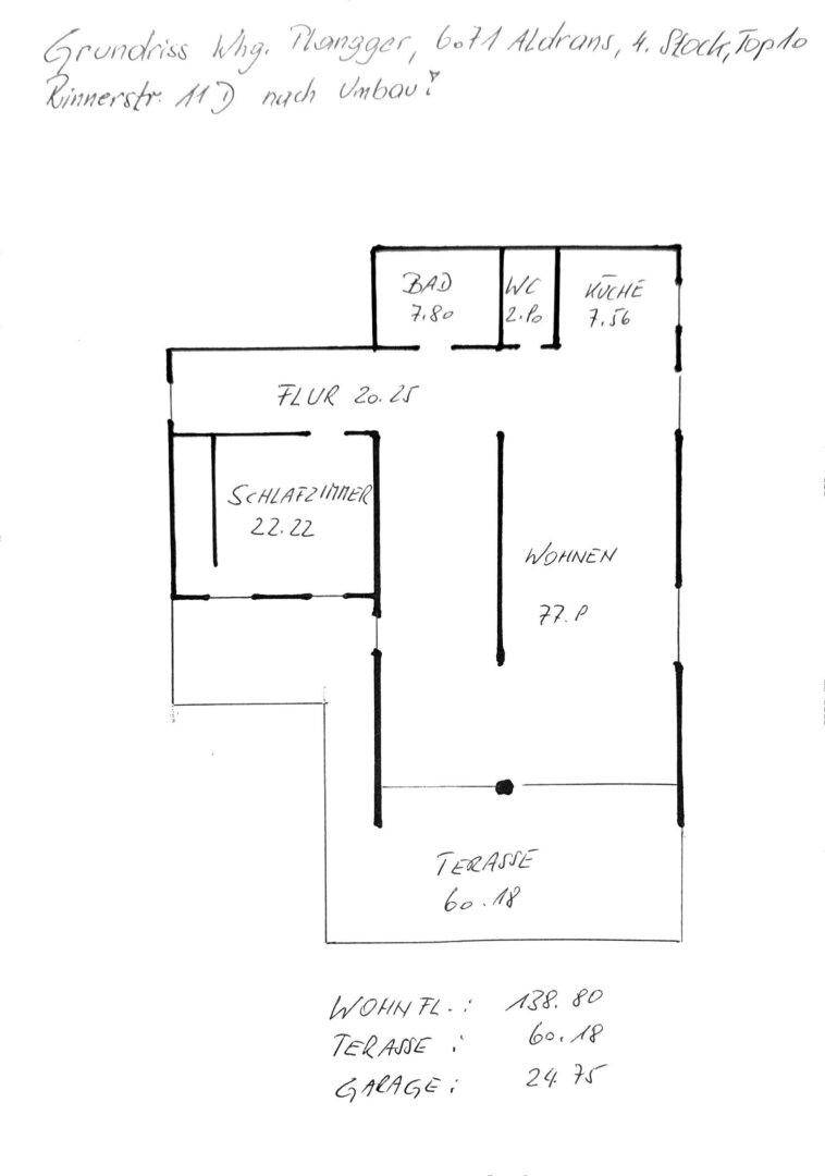 Handgezeichneter Grundriss einer Wohnung mit Wohnzimmer, Schlafzimmer, Bad, WC, Küche und großer Terrasse.