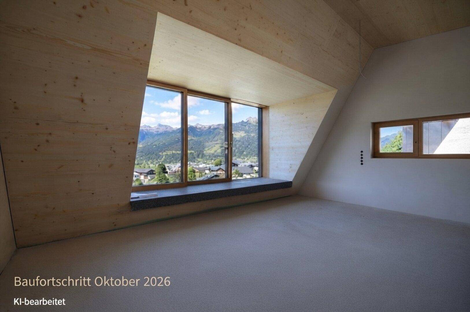 Geräumiger, unfertiger Innenraum mit Holzwänden und großen Fenstern, die einen Panoramablick bieten.