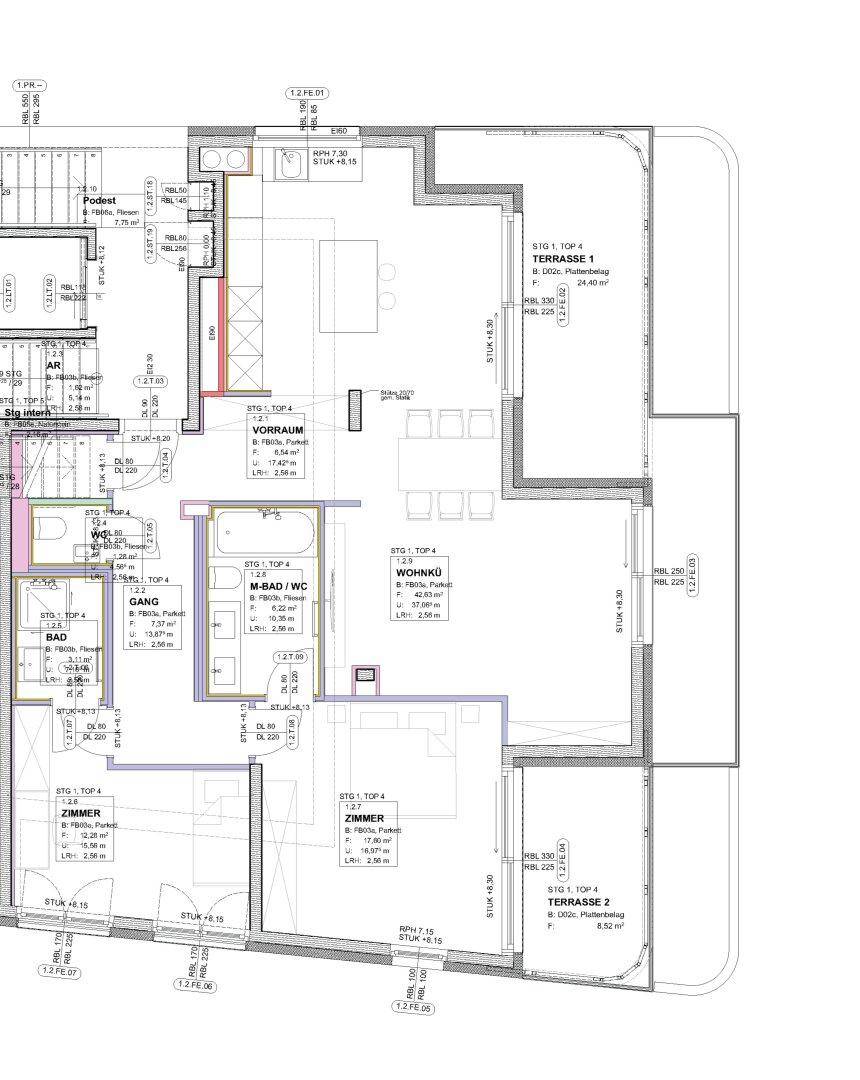 Detaillierter Grundriss einer Wohnung mit mehreren Zimmern, Bädern und Terrassenbereichen.