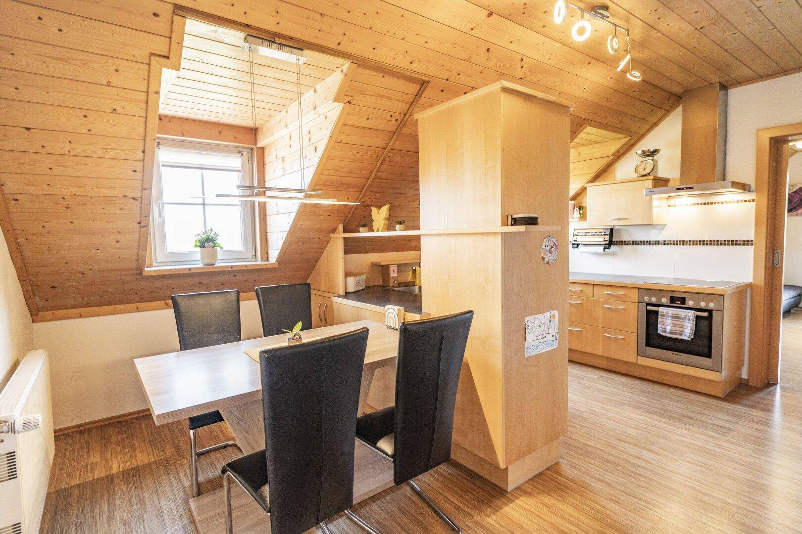 Küche (Wohnung OG)
