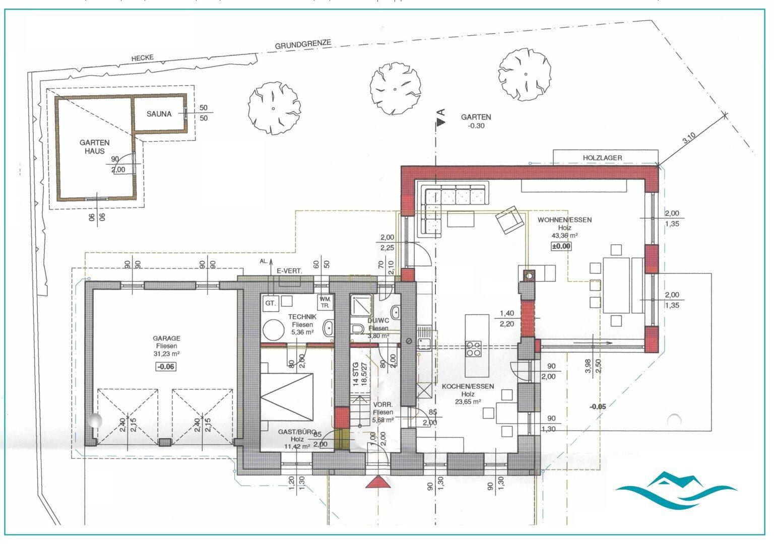 Grundriss des Erdgeschosses mit Wohn-Essbereich, Küche, Garage und Gartenhaus mit Sauna.