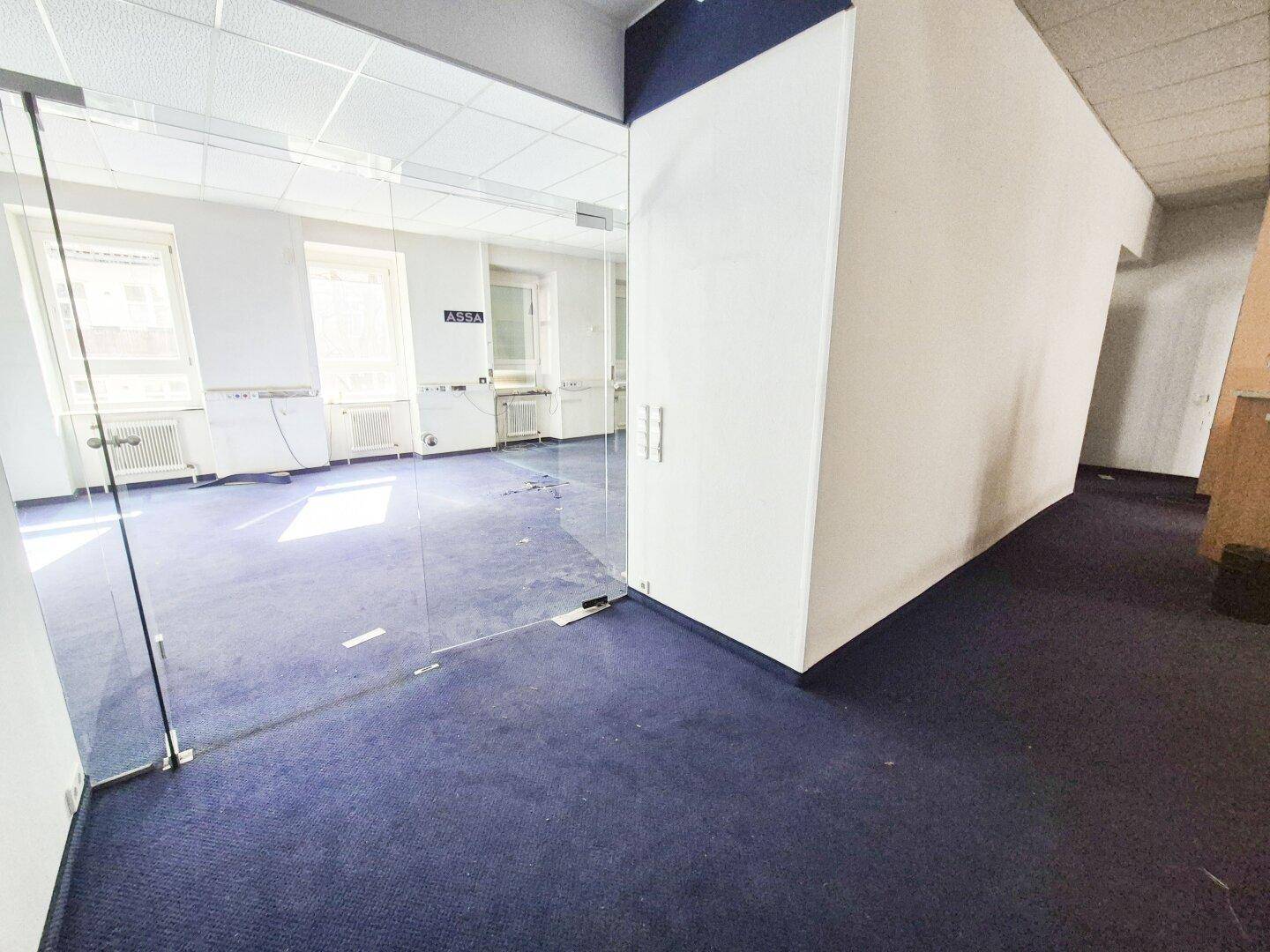 Büro- &amp; Gewerbeflächen mit Potenzial – 1. Obergeschoss - Więcej
