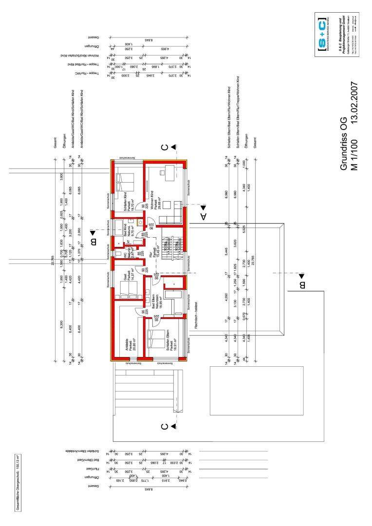 Grundriss des Obergeschosses mit mehreren Schlafzimmern und Bädern.