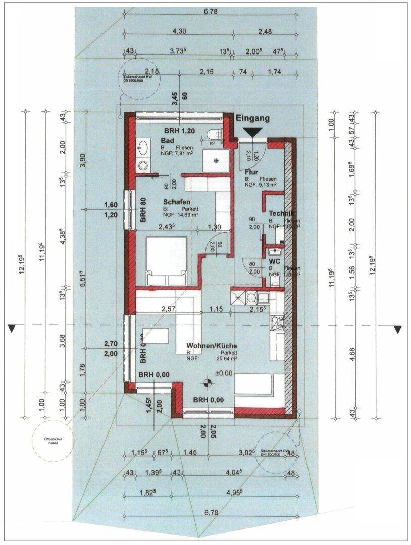 Grundriss des Erdgeschosses mit Eingangsbereich, Wohnküche und Schlafzimmer.