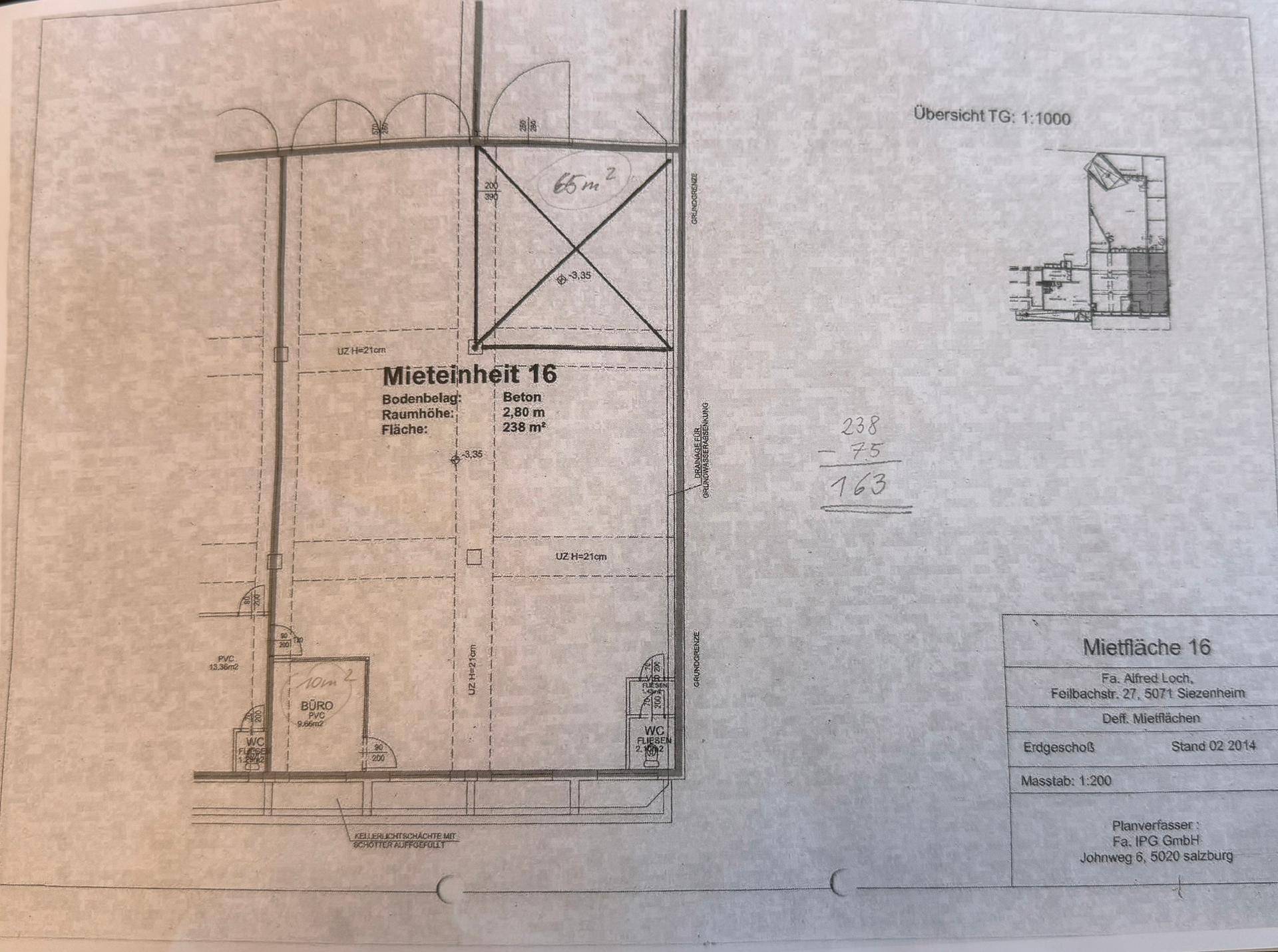 Grundriss der Mieteinheit 16 mit 238 m² Fläche und eingezeichneten Sanitärbereichen.