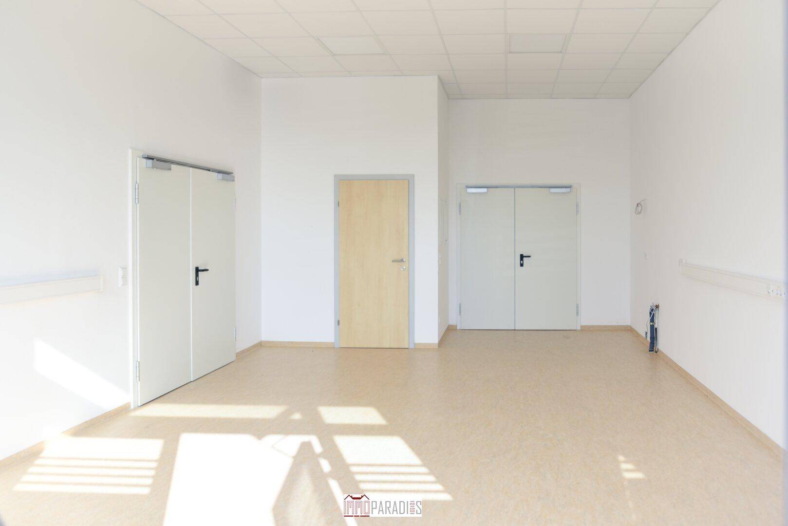 Schauraum mit ca. 33 m²