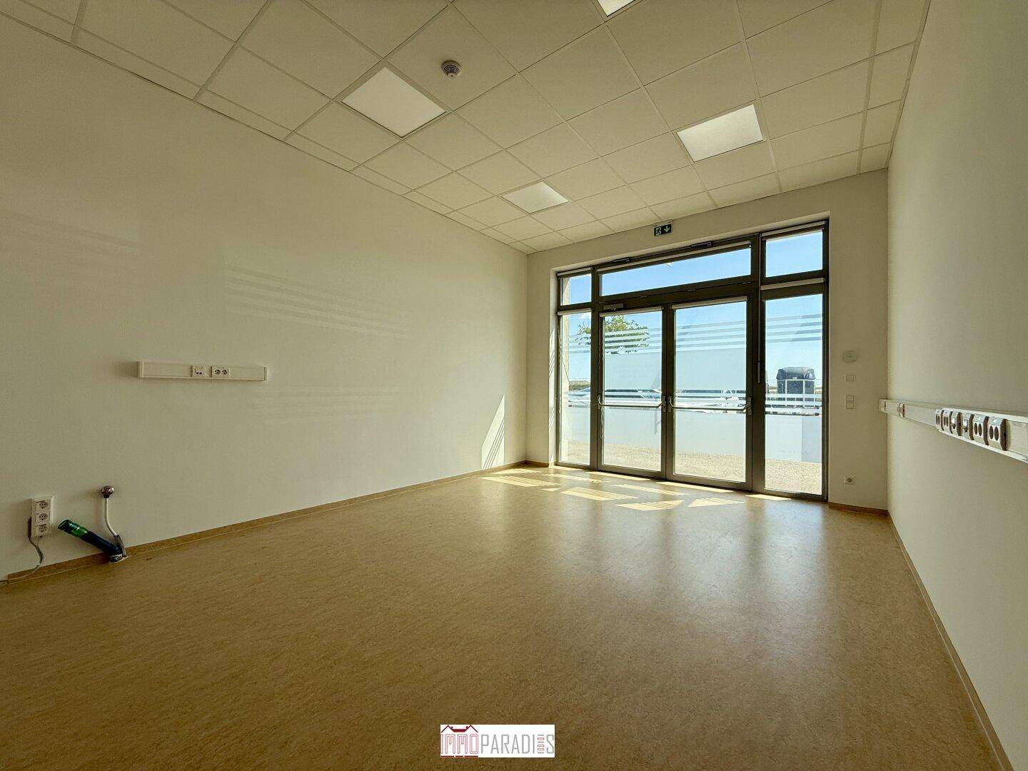 Schauraum mit ca. 33 m²