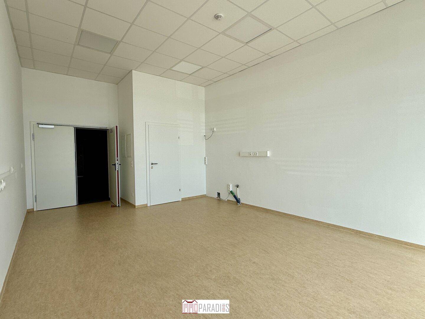 Schauraum mit ca. 33 m²