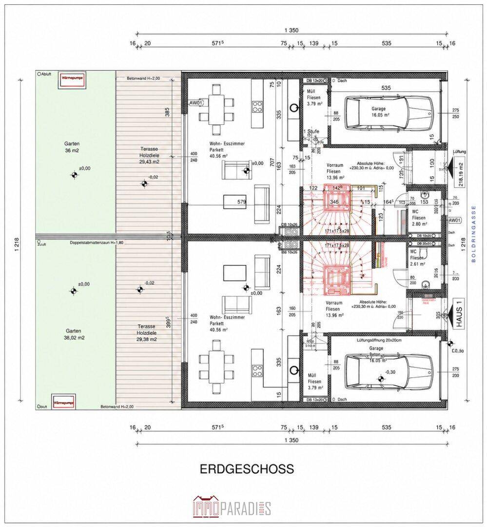 Grundriss des Erdgeschosses mit offenem Wohn-Essbereich, Terrasse und Garage.