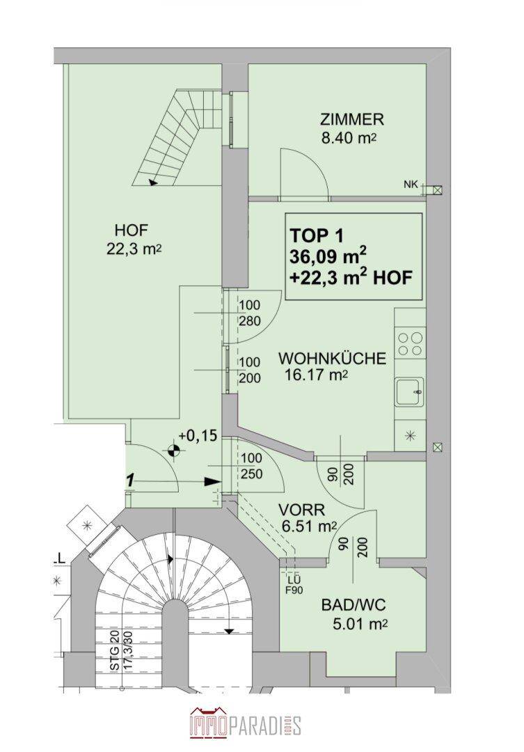 Grundriss der Einheit TOP 1 mit Wohnküche, Zimmer, Bad/WC und privatem Hofbereich.