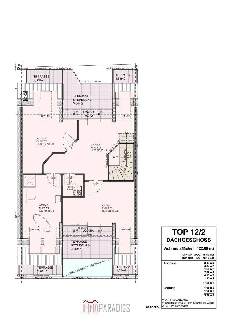 Grundriss des Dachgeschosses mit Galerie, Zimmer, Bad, Küche und mehreren Terrassen.