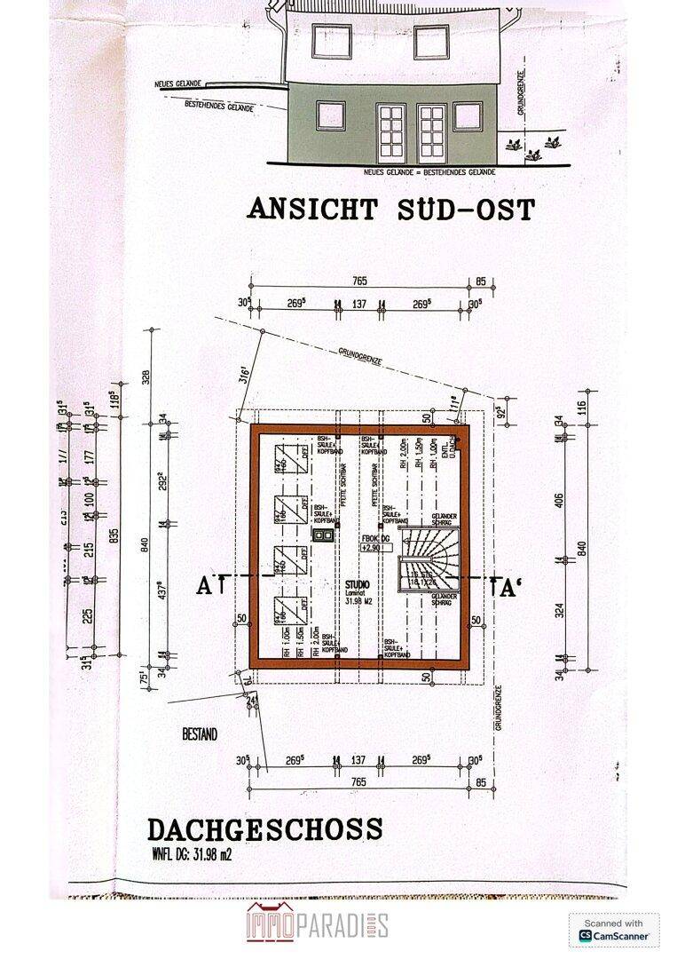 Grundriss des Dachgeschosses mit Studiobereich und Treppenaufgang.