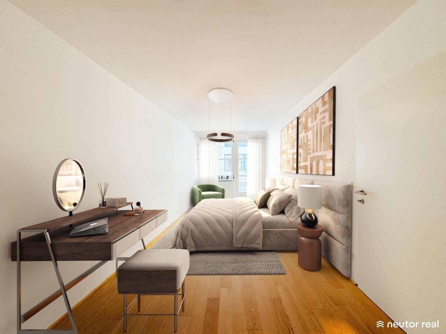 Helles Schlafzimmer mit Holzboden, modernem Bett und Schminktisch am Fenster.